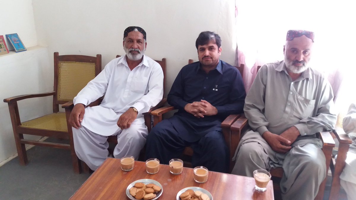 HannanSherani77's tweet image. ہیڈماسٹرہائی سکول آسیابان حاجی میررسول خان بادینی نےسکول کی زمین پرناجائزقبضہ ختم کرانےپراےسی  نوشکی جناب عبداللہ کھوسہ صاحب کاشکریہ اداکیا