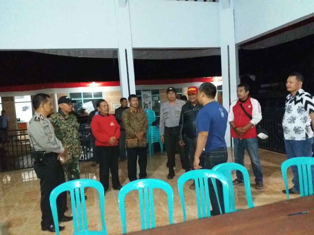 Kec_Songgon's tweet photo. Kunjungan Kapolres Banyuwangi dalam rangka Pilkades serentak,di desa Sragi Kec. Songgon

@a_azwarnas 
@wagianto22 
@banyuwangi_kab https://t.co/zLx24Ian1w