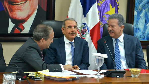 VanguardiaRD's tweet photo. .@LeonelFernandez: En cualquier momento daremos noticias de abogados seleccionados.

https://t.co/Qz2zNl0m0F https://t.co/4jt3Td0T8y