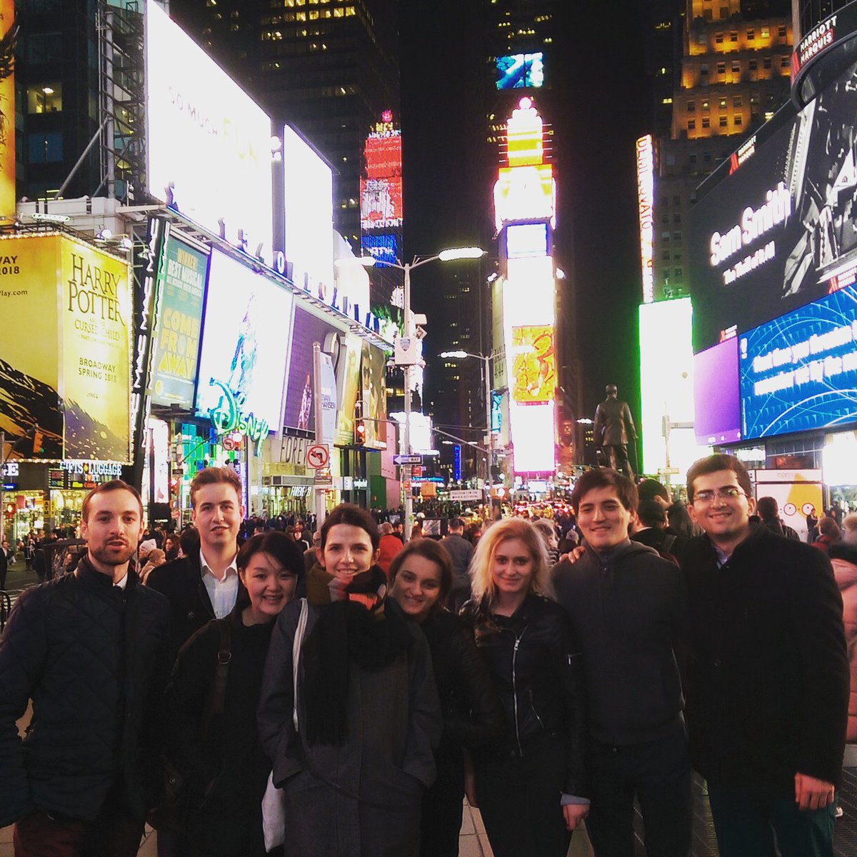 MarekTatala's tweet photo. Wczoraj z częścią grupy z programu #PromotingTolerance zakończyliśmy dzień na Times Square. Dziś kolejny dzień warsztatów i spotkań w Nowym Jorku oraz wizyta w Muzeum 11 września. #FNFAJC #FNFSEE https://t.co/sQMOSW1azB