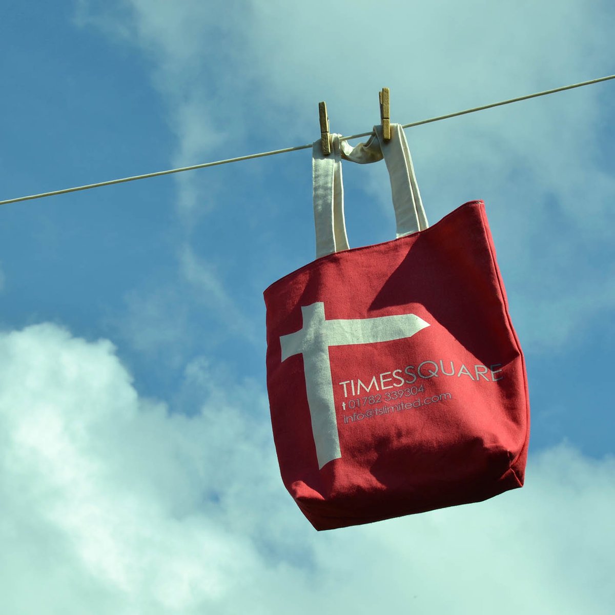 TimesSquareLtd's tweet photo. Not only do we print Tea towels! But we are also offering a wide range of other textile products. Why not browse our website below for more information
https://t.co/iuVrgdSE7v
#aprons #totebags #cushioncovers #agacovers #ovenmitts #teacosys #fabricnapkins #fabricplacemats https://t.co/jektuqe4dN