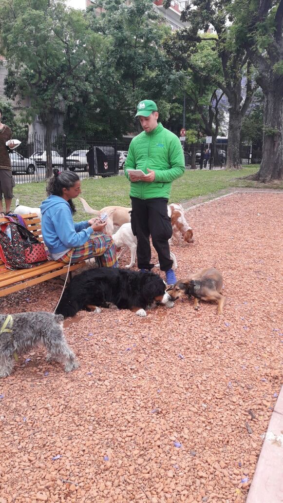 cliba_arg's tweet photo. @bacomuna13 @GusAcevedo13 @marcec13 @rominabraga @SilMazzitelli #BuenosAires nuevamente, desde las 10 hs, y hasta las 14 hs, estaremos recorriendo #Colegiales para charlar con los vecinos sobre #HigieneUrbana. Seguimos dialogando sobre la problemática que las heces caninas generán en la vía pública. https://t.co/bnlaYcUt6M