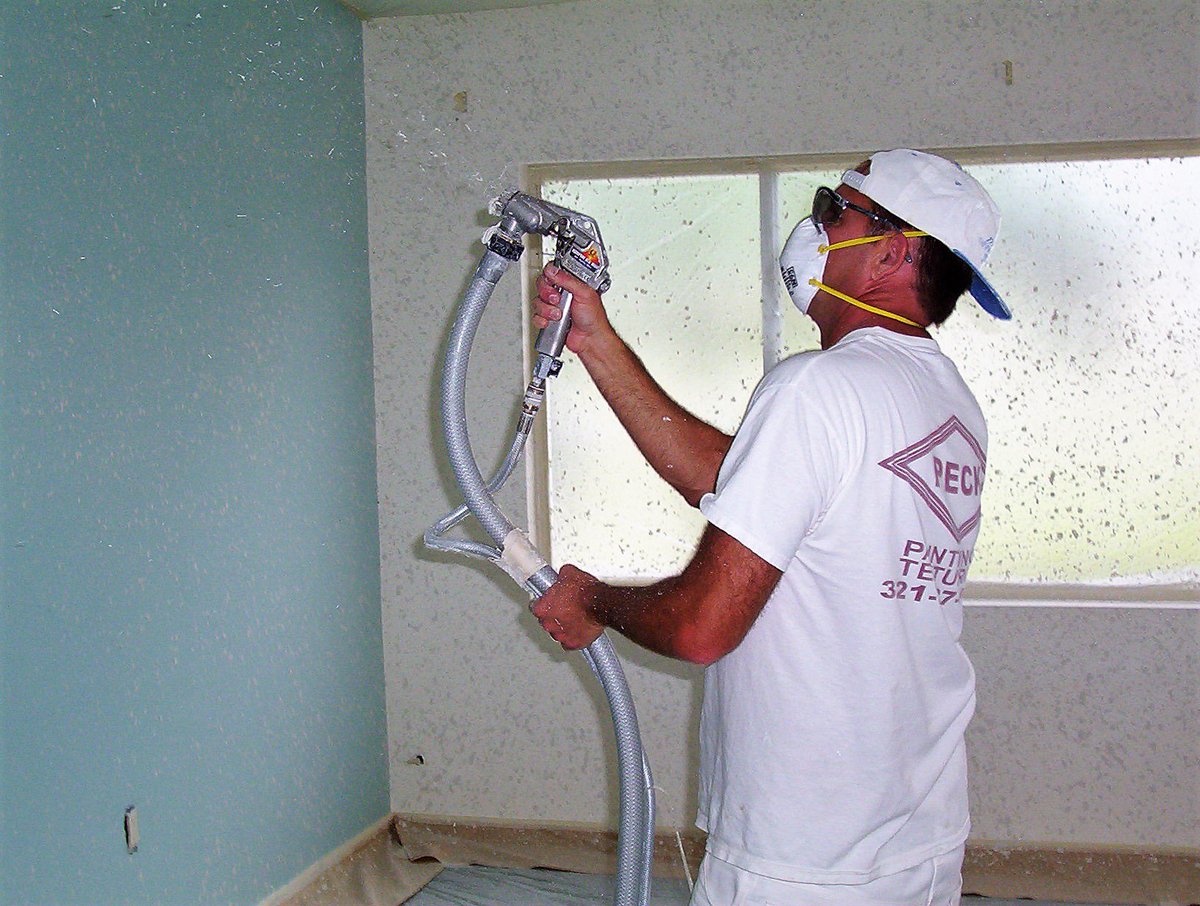 Peckdrywall's tweet photo. Spraying some knockdown texture on remodeling project with my Graco texture rig
#knockdowntexture #drywall #texture #texturemaster #paulpeck https://t.co/HzFeSD7GLf