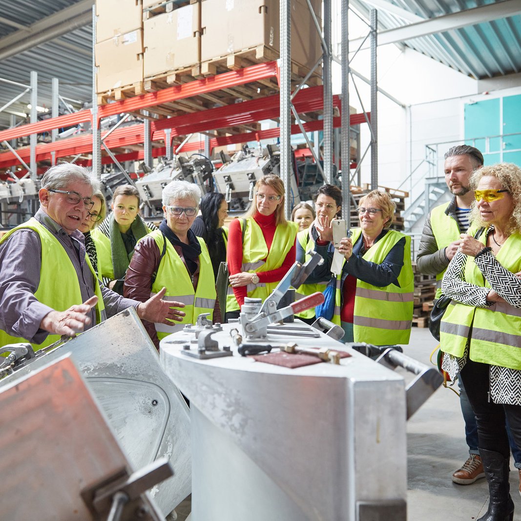 Artifort's tweet photo. Afgelopen vrijdag bezochten zo'n 150 enthousiaste Artifans de Artifort Fandag. Lees hoe het was en bekijk de foto's! https://t.co/eFD9VOH0IY #Artifort #Artifans https://t.co/i6IGEqfhrM