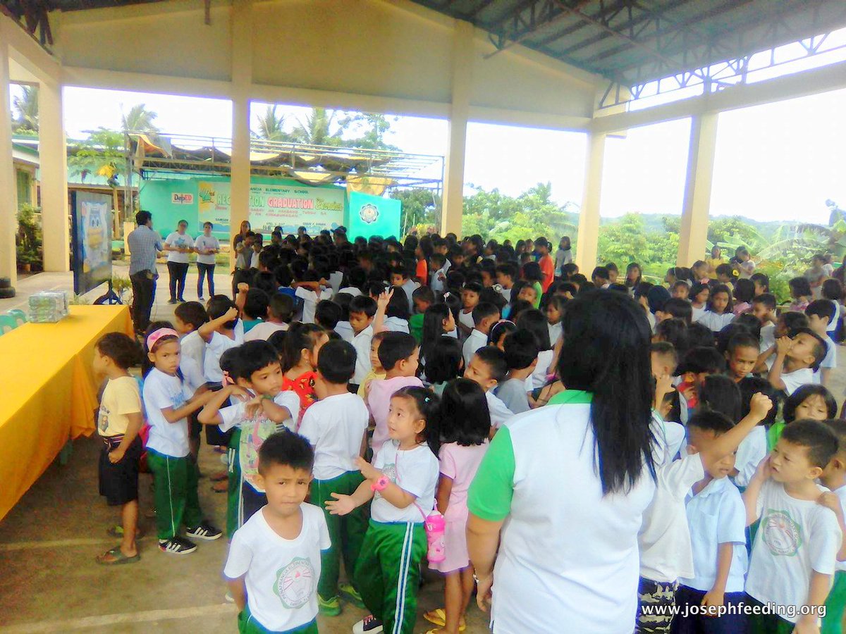 josephfeeding's tweet photo. π«ππ²π Book of Hope Distribution and #Feeding #Outreach: Penafrancia Elementary School, Daraga, #Albay | More info: https://t.co/ejNsBgFZZd
#JFM #Regional #OutreachPH https://t.co/dC8aiaql0F
