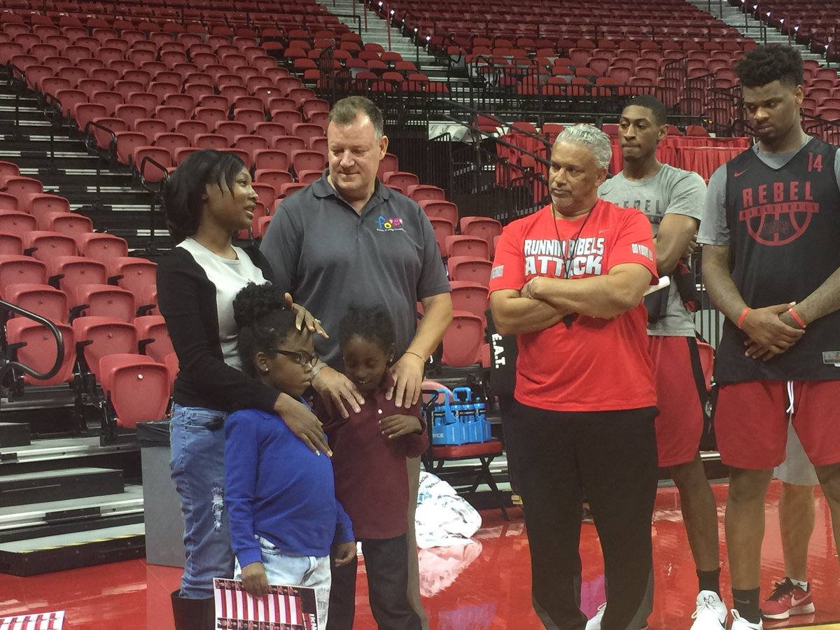 denis_foj's tweet photo. TY @unlvrunninrebels for changing #friendsofjaclynfoundation adoptee Tarvares world. #coachv #unlvbasketball #pediatriccancer #runninrebels https://t.co/udtZtEhsq9