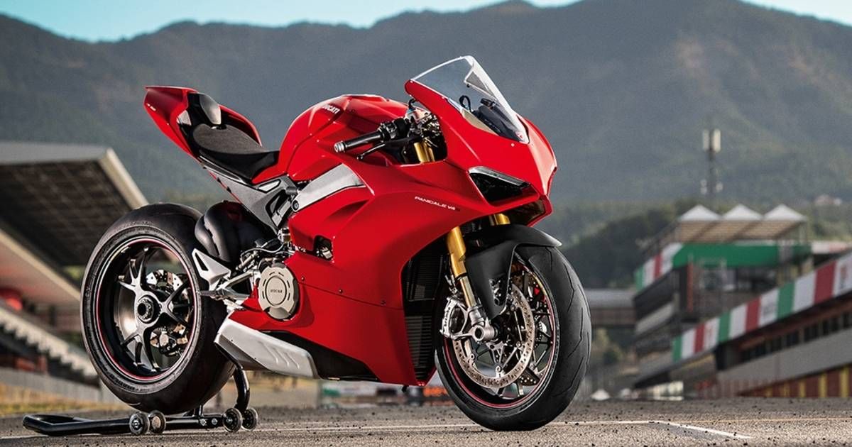 radicalroads's tweet photo. 2018 #Ducati Panigale V4 Will Be Available In Two Trim Levels #motorcycle #feedly https://t.co/cM7UHSUS0T https://t.co/tWGv6xUpKz