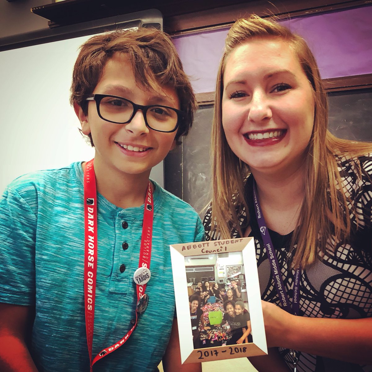 msspaulding41's tweet photo. Thanks @eyyitslogan12 for the sweet gift!  #iLOVEmyjob #studentcouncil #ramily60 https://t.co/SX9LT9hZSt