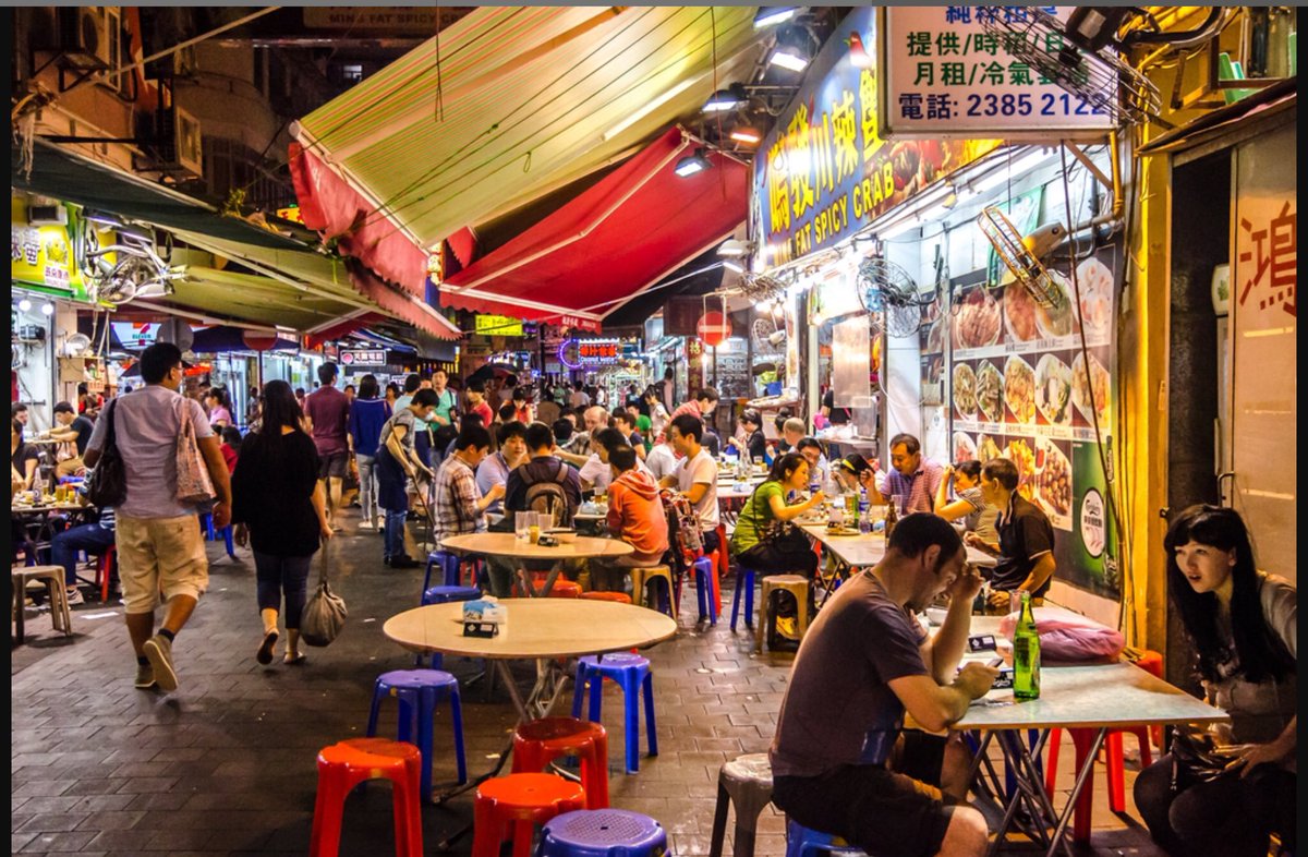 LouiseElliott26's tweet photo. This is slowly becoming one of my ultimate local nighttime hang out spots! #kowloon #thedarkside #templemarket #streetfood #beer https://t.co/XmwZ29ywNo