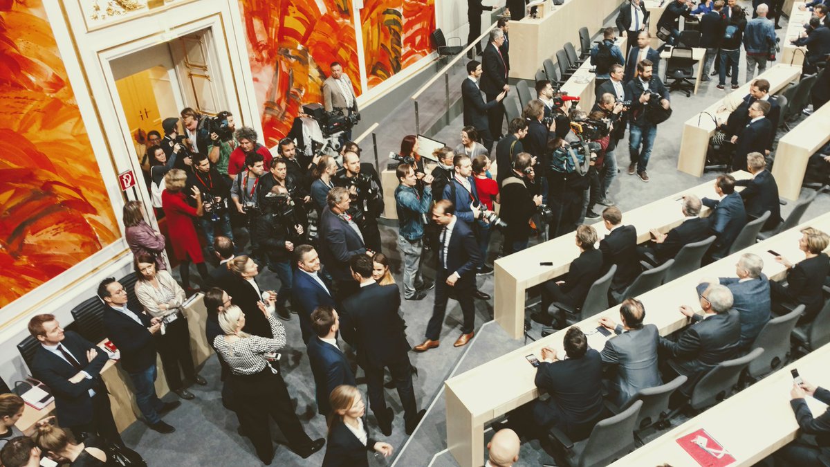 neuwalcom's tweet photo. Und mehr Parlament gibt's dann ab Montag mit @daswasfehlt und @neuwalcom #staytuned #OeNR https://t.co/eNPBlUTEvH