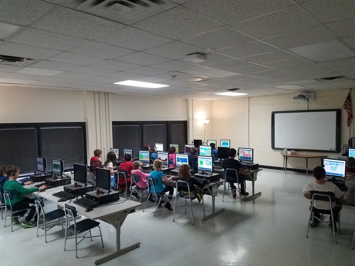 AskMrMartin's tweet photo. Day 10 of our #dreamboxchallenge @WoodlandHawks computer lab @ORSchools https://t.co/nkjKYEYZpz