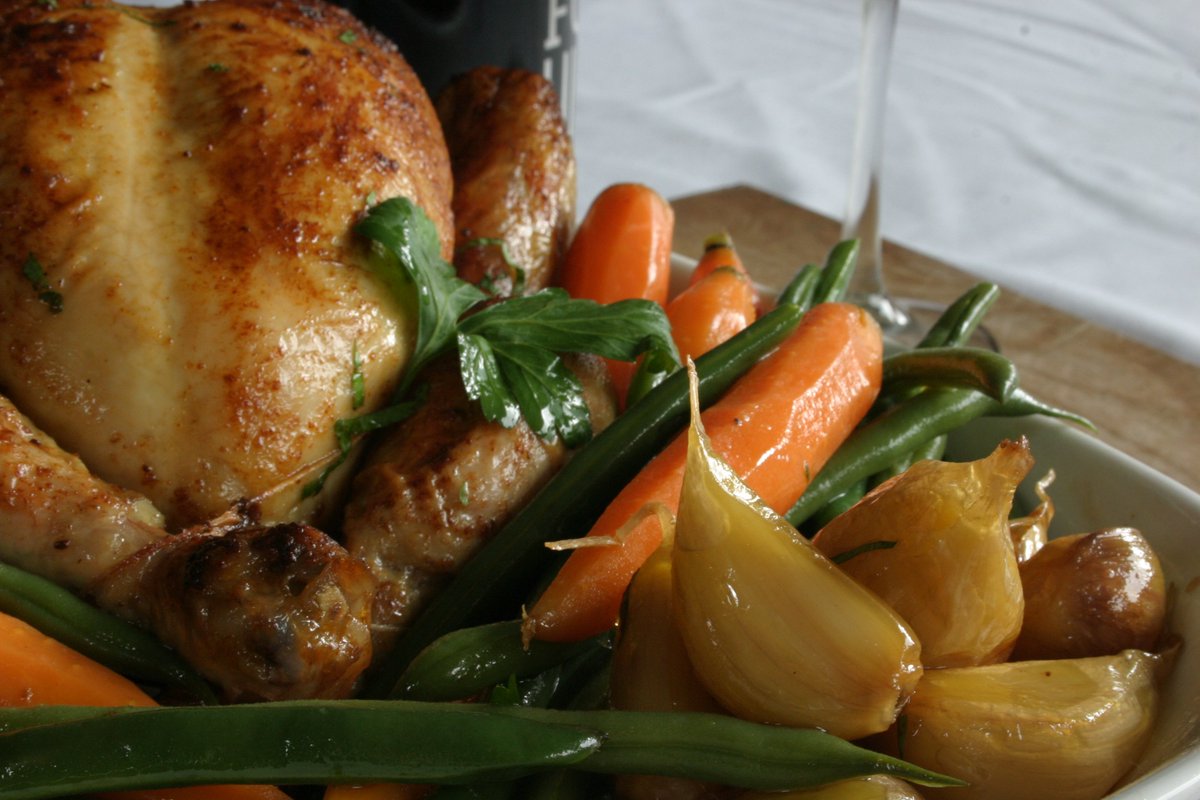 LePetitMas's tweet photo. Il fait froid! Réchauffez votre coeur et votre maison avec de l'ail confit! #recette #ailduQuebec #mangezlocal https://t.co/fsf5EnExhD https://t.co/ENrZgPklG0
