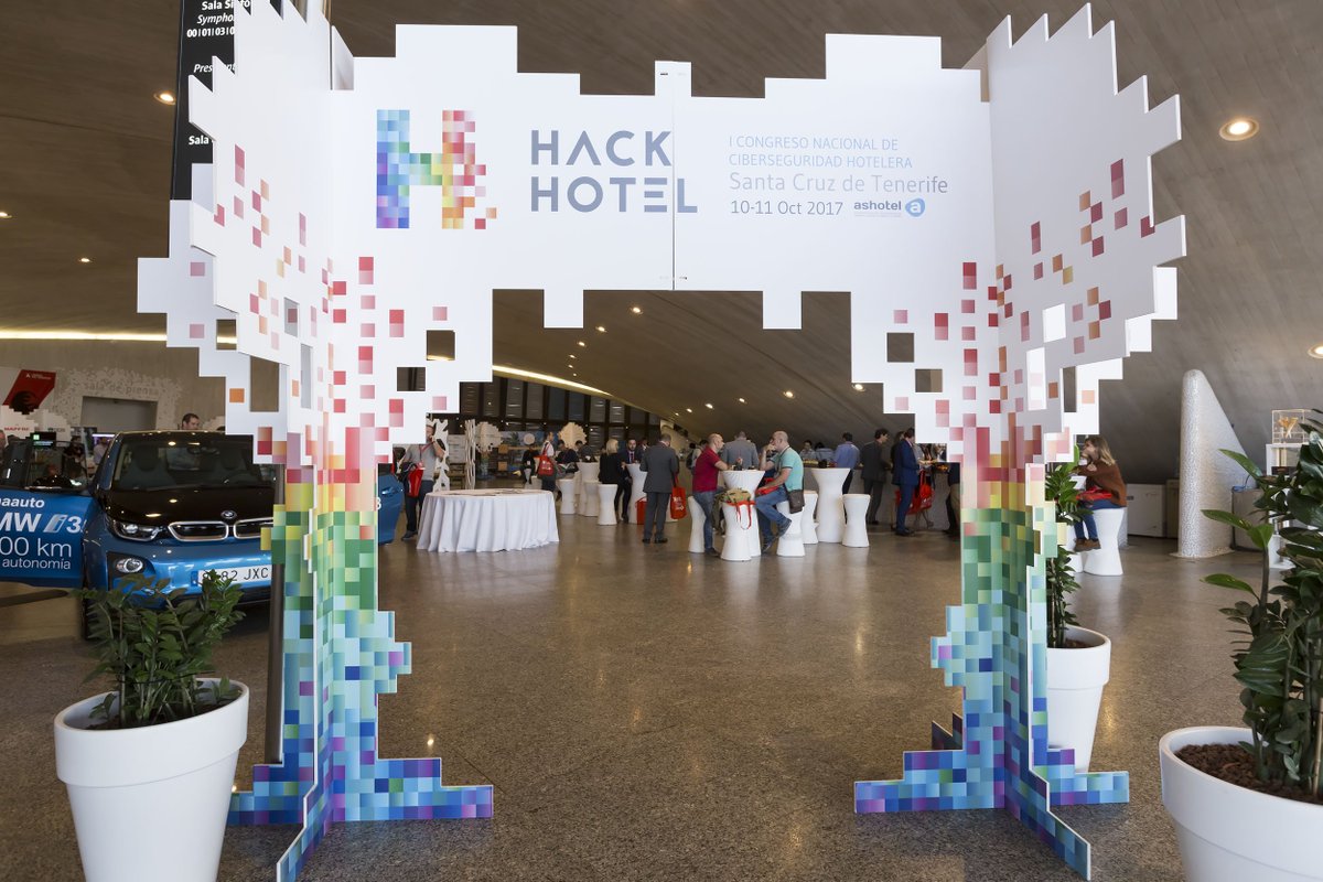 Ashotel's tweet photo. 📹Este fue el ambiente general que vivimos hace ya un mes en #HackHotel2017, el I Congreso Nacional de #Ciberseguridad Hotelera que organizamos en @Auditoriotfe  https://t.co/NEPYtaXTDy https://t.co/58ZFxUj5pL
