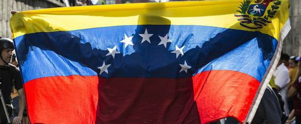 JVPAAnaco's tweet photo. #9Nov Nadie dijo que sería fácil, pero aún así seguiremos luchando hasta conquistar la libertad de Venezuela #FuerzaYFe https://t.co/9kucDlh5Ns