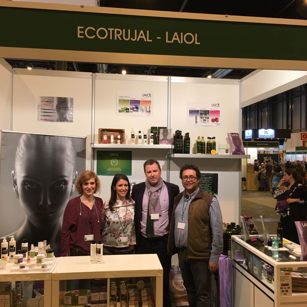 dipujaen's tweet photo. Una decena de empresas agroalimentarias @DegustaJaen muestran sus productos ecológicos en @biocultura de manos de @dipujaen https://t.co/c3X1GWsvq0