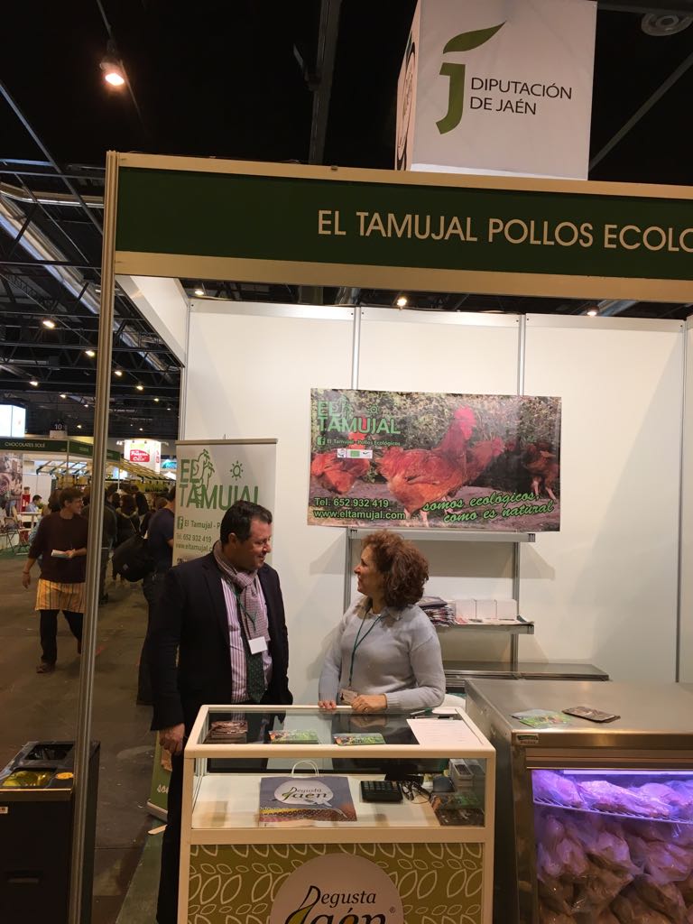 dipujaen's tweet photo. Una decena de empresas agroalimentarias @DegustaJaen muestran sus productos ecológicos en @biocultura de manos de @dipujaen https://t.co/c3X1GWsvq0