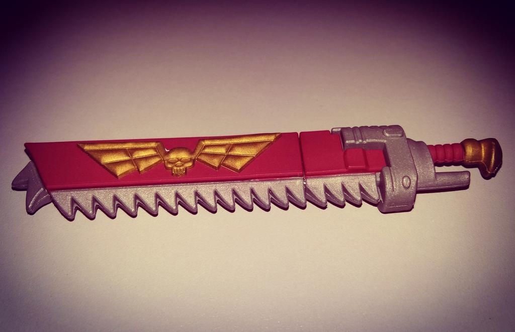 KonradAdams's tweet photo. Ok - do kolekcji właśnie dołączył jeden z najfajniejszych pendrive'ów jakie mam :D #warhammer40k #warhammer40000 #warhammerdawnofwar3 #chainblade https://t.co/qo0NStsz6v