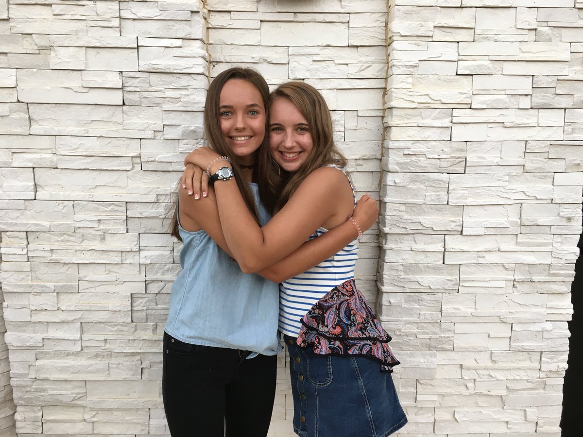 _emily_berry's tweet photo. happy birthday so my favorite sister!!!! hope you have the best day everrr!! don’t party too hard❤️🤗🍩🎉 @hannahmberry_ https://t.co/6zwKkBC1OP