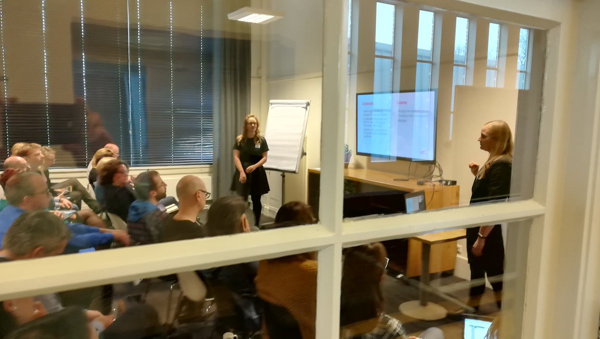 jeffkortenbosch's tweet photo. Even gluren bij de sessie e-learning om levens mee te redden!#ARTGD17 https://t.co/sCQBFIcFNb