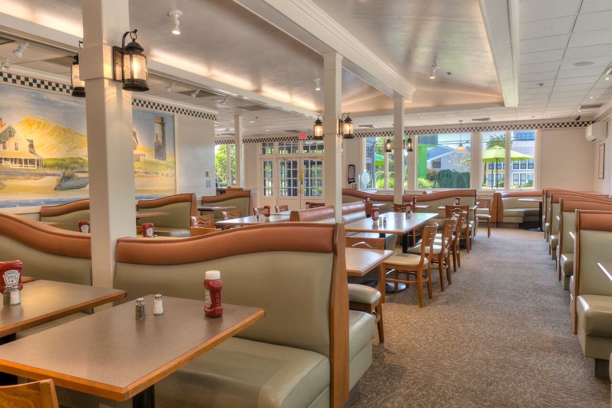 CookesHyannis's tweet photo. We pride ourselves on #cleanliness and #presentation, both in our kitchen and in our dining area. #CookesHyannis https://t.co/neCgrM29lK