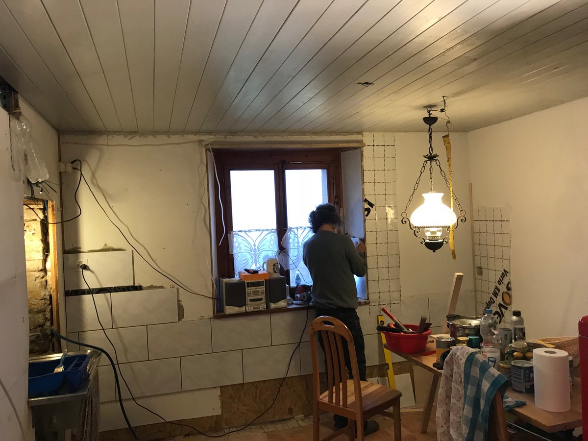 squirrel_tweet's tweet photo. Küche ist noch nicht ganz fertig. Ohweh noch so viel Arbeit https://t.co/TVeaPbHIOY