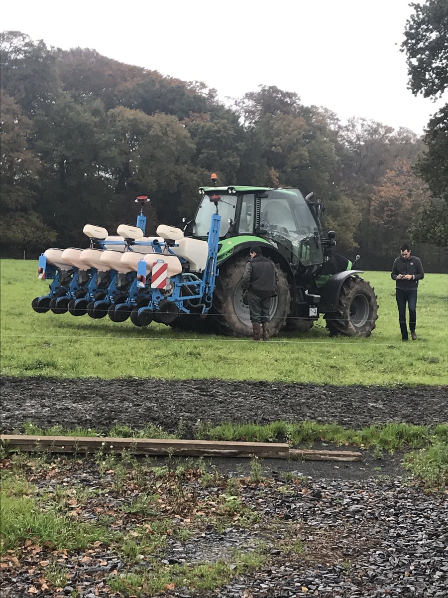 agri_up's tweet photo. Place aux démonstrations ! #Agriculturedeprecision #tracteurconnecté @Karnott_fr @TrimbleCorpNews https://t.co/dQbKJJ4YlA