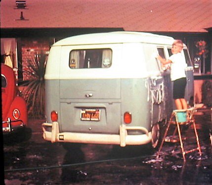 PalisadesWaves's tweet photo. THROWBACK THURSDAY - Principal Curt Visca grew up in a family that had a VW bug and van! #vw #vwvan #vwbug #capoadmin #capoproud https://t.co/kXdUbwrEoL