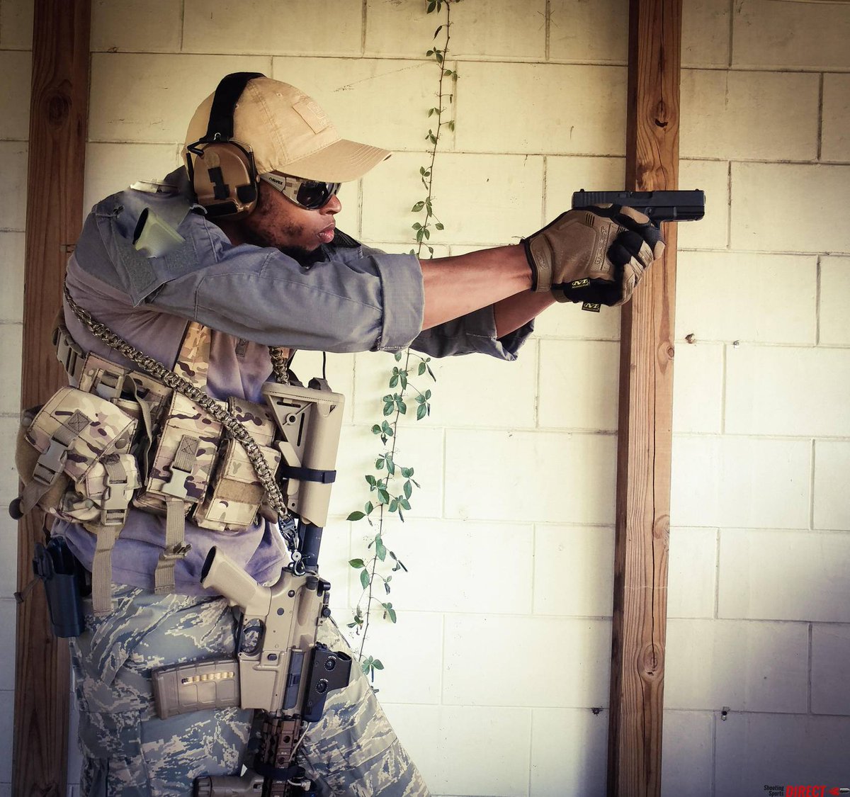 ShootingDirect's tweet photo. #blackhawkserpa holster works well with the #glock19 and #glock17 and this #military #grade choice can be found at our website #urbangrey https://t.co/6ybTMhaKMM