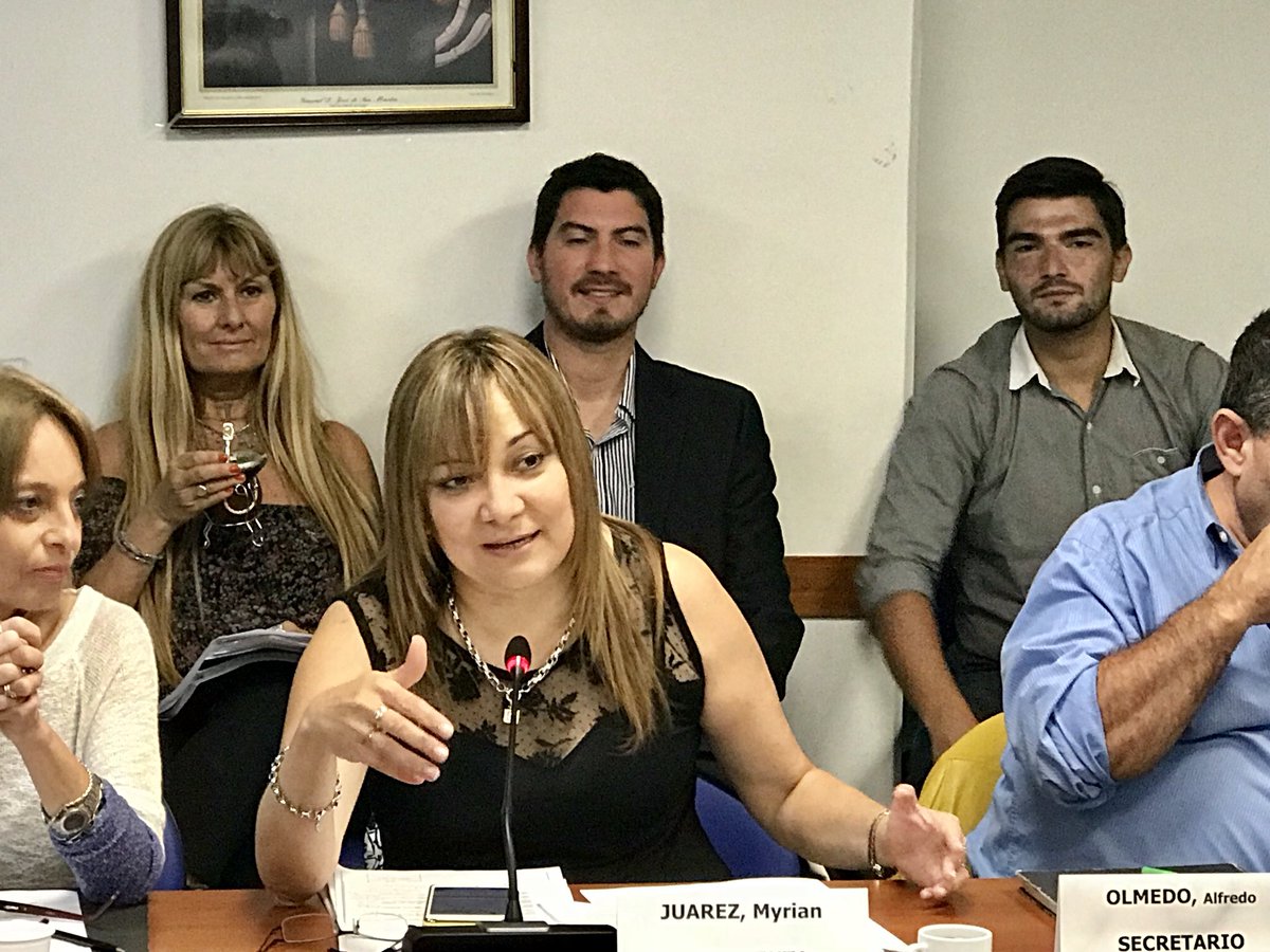 myrian_juarez's tweet photo. #Ahora junto a los integrantes @EconomiasReg tratando los proyectos pautados en asesores y analizando el impacto social y económico de la reforma tributaria en las #EconomiasRegionales https://t.co/AJbvEkvgnb
