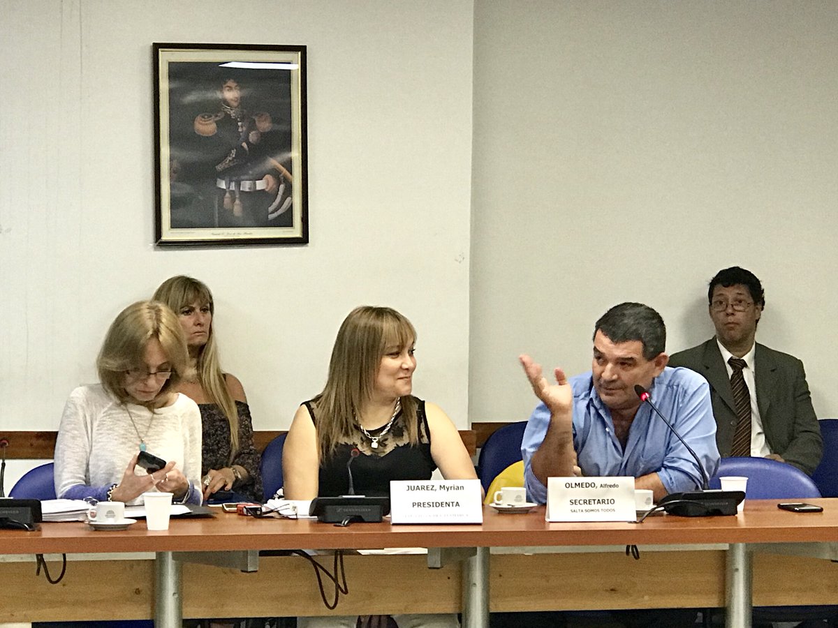 myrian_juarez's tweet photo. #Ahora junto a los integrantes @EconomiasReg tratando los proyectos pautados en asesores y analizando el impacto social y económico de la reforma tributaria en las #EconomiasRegionales https://t.co/AJbvEkvgnb