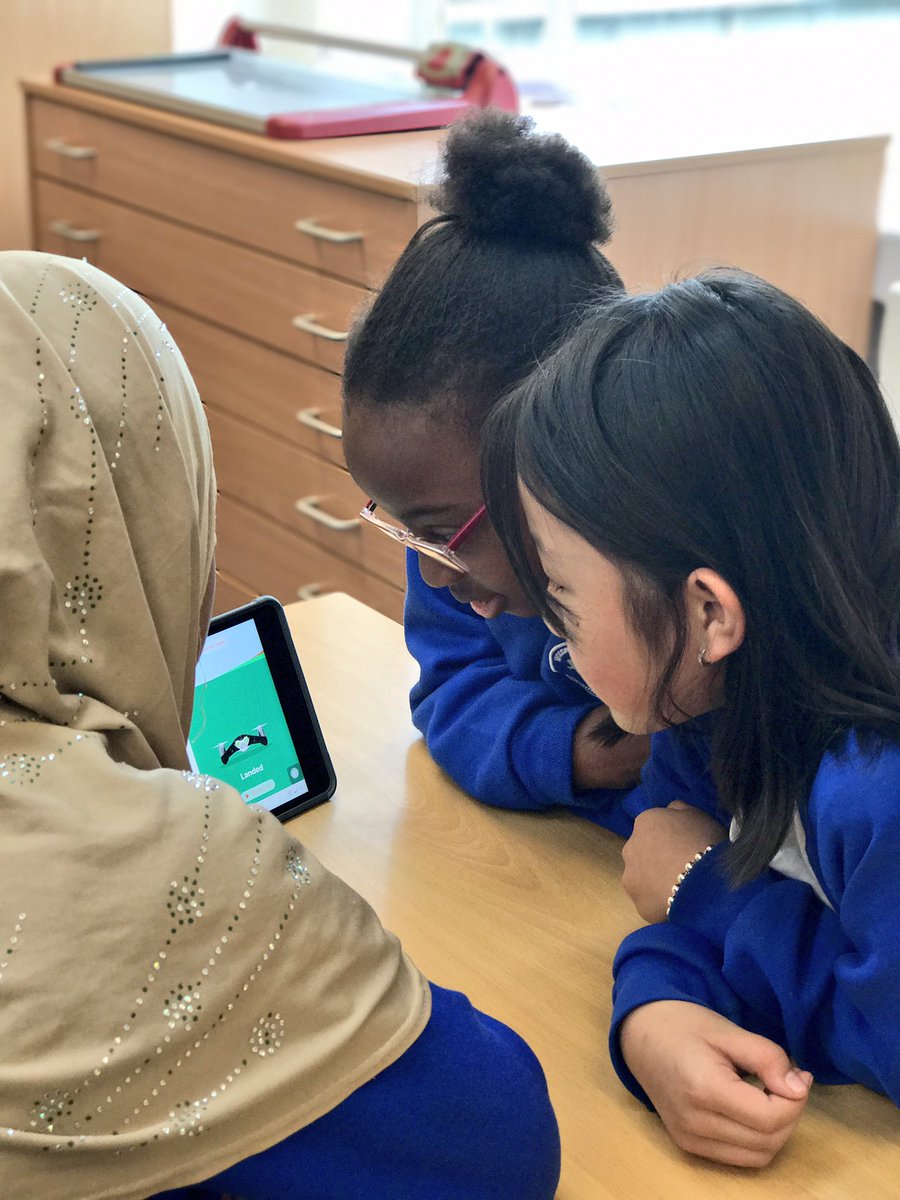 woodberrydownN4's tweet photo. Using #SwiftPlayground To Fly Drones At #WoodberryDown #KidsTeachKids #NWFed @SwiftPlayground #CodingConcentration https://t.co/mU9VNQans3