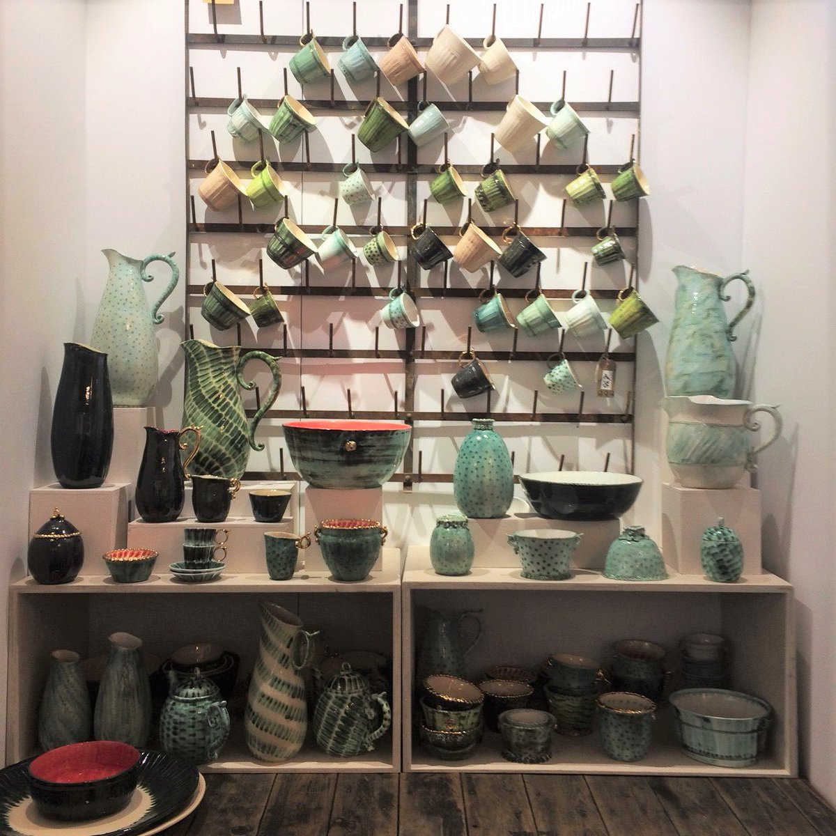 MBerrowCeramics's tweet photo. My Stand 79 at the @handmadebritain Contemporary Craft &amp; Design Fair in #Chelsea Old Town Hall, running from today until Sunday, 11am-6pm each day. Please drop by if you can!
#HandmadeChelsea https://t.co/PtayXY4KXE