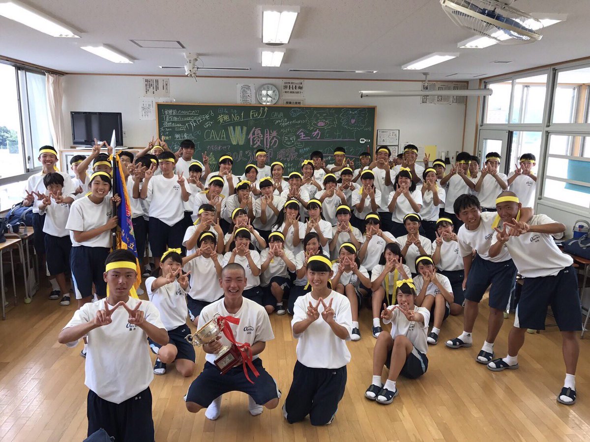 MitakuH1's tweet photo. もう精神的にキツイ~…😭

2年に戻りた~い！

でも、ゆーやも友達も頑張っとるんやから頑張らな！
【3枚目までは2年生の時ので4枚目は3年生】 https://t.co/LsCd2Wvpj6