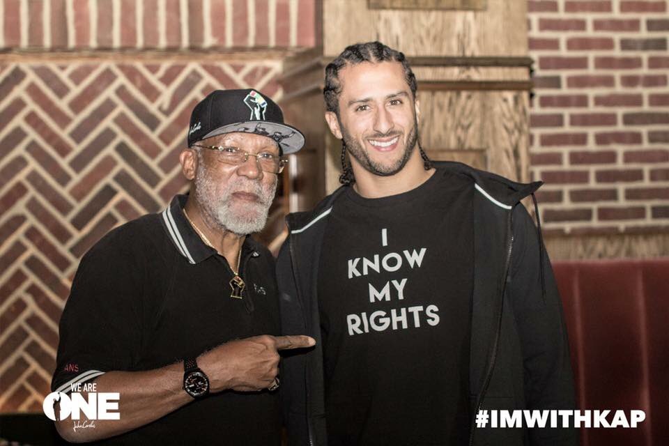 EdgeofSports's tweet photo. My dear friend @DrJohnCarlos finally was able to meet with @Kaepernick7 Meant so much to him. History lives. Crying. 🤧 https://t.co/cj41wMGyeb
