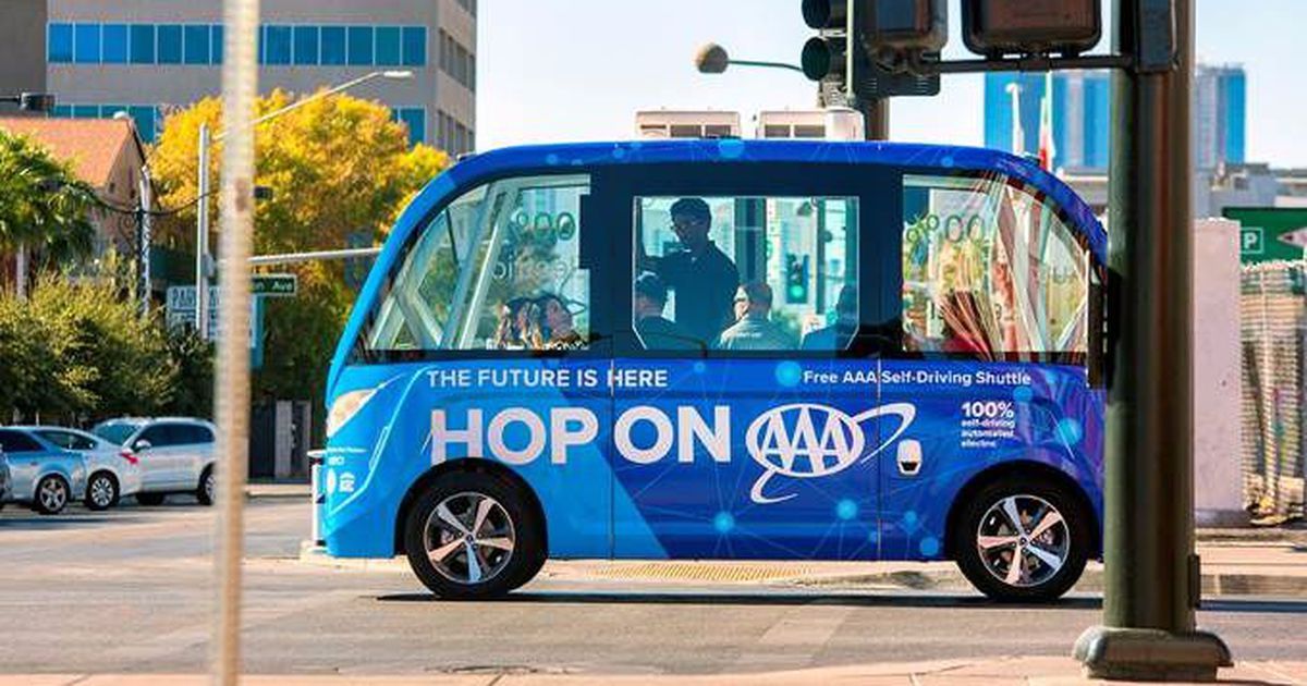 eMilesMedia's tweet photo. The Las Vegas self-driving shuttle bus crashed in the first hour of operation https://t.co/aLFmy8Y6d6 https://t.co/1TAwgxSghN