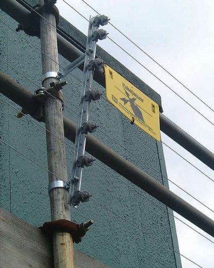 Check out one of our old installations of PulseSecure Electric Security Fencing Systems #electricfencing #ThrowbackThursday #construction #site #security buff.ly/2AnLlVT