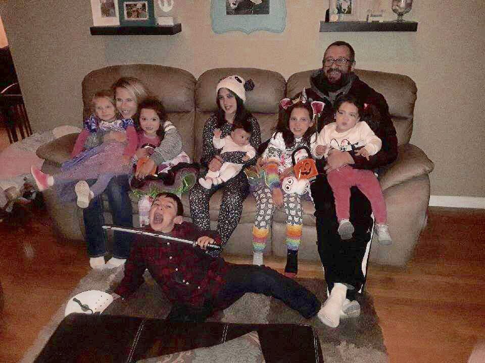mrspthomas23's tweet photo. @LaughWithUsBlog @SoFabChats Thank you again for the fabulous prize! Forgot to share this from my “Booing” on Halloween night 🎃🍬🍫👻 #booitforward https://t.co/ivEXcx1MIA