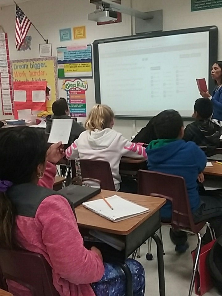 SciCoachOv's tweet photo. Ms.Rosette's Ss using @plickers for a #formativeassessment. #5P3 Great explanation and student debate. #10Kin2018 https://t.co/xbQYjiLw2G