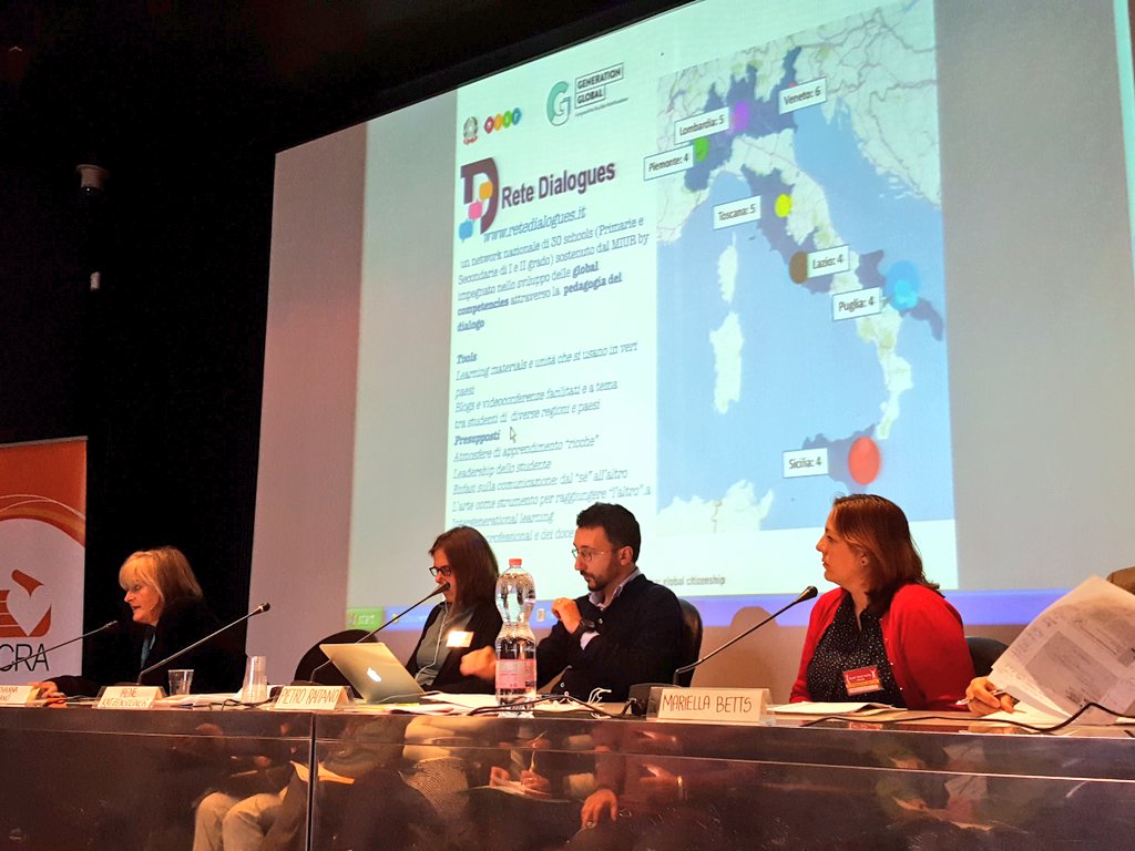 eathink2015's tweet photo. I ragazzi devo abituarsi non solo a leggere il mondo ma anche a criticarlo perchè solo così si può sognare qualcosa di diverso. @gizarboan #eathink https://t.co/iDgRo3ftt1