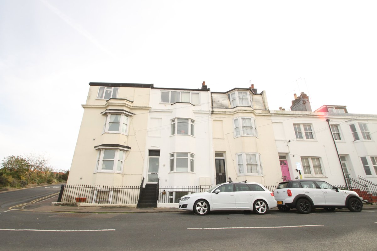 NEW - One bedroom basement flat with raised patio garden, minutes away from Brighton Station! Guide Price £250,000 psandb.co.uk/properties/273… <a href="/latestbrighton/">Latest Brighton</a> #Brighton #property #patiogarden