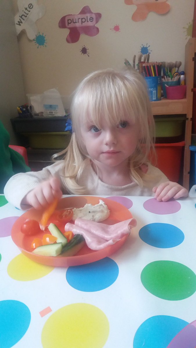 BonymaenFamilyC's tweet photo. Healthy snacks = healthy children. Giving children the best possible start.  @BestartSwansea @Faithinfamilies @Cherrie_FiF #CiN https://t.co/wDfoQ8uHZI