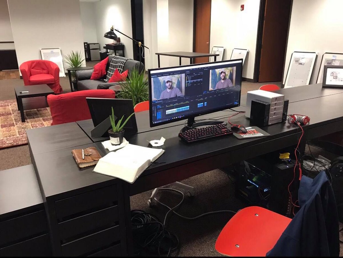 redluxprod's tweet photo. NEW OFFICES!!!! :D https://t.co/YsBBt9k6Ty
