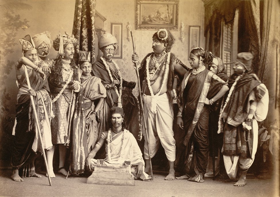 indiainpix's tweet photo. A studio photograph of a #Marathi theatrical troupe in costume captured sometime in the 1870s in Bombay (#Mumbai). https://t.co/9YtF9KxTCV