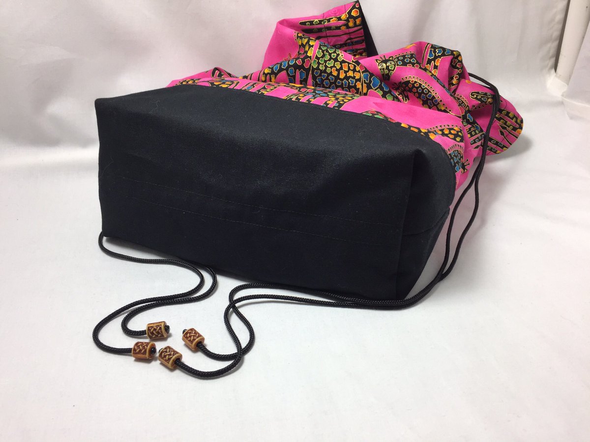 RaffLady's tweet photo. Today is my 75th Birthday, help me celebrate and shop https://t.co/w9EONhXs9b #bags #birthday #giraffe #giftideas #Christmas #cher https://t.co/awKTy2fmtH