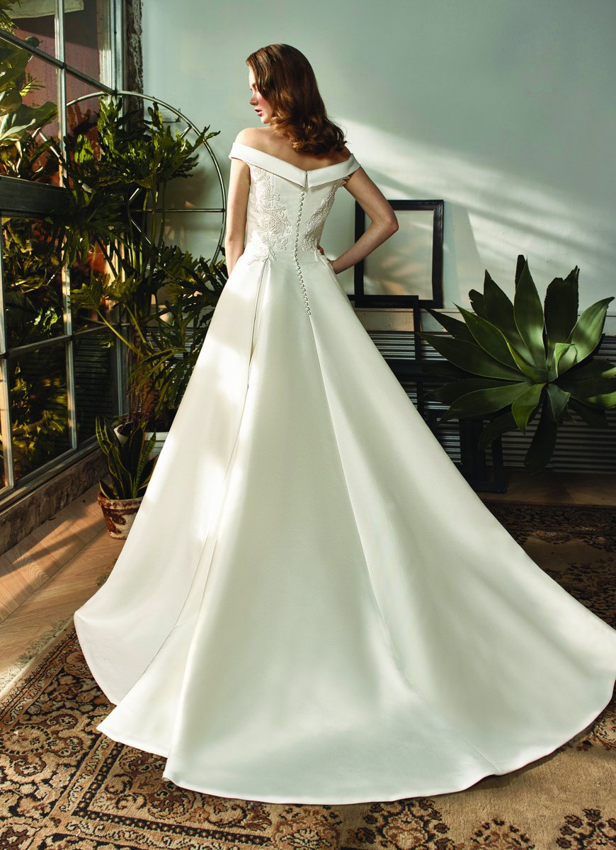 Juliet has arrived from the beautiful by <a href="/_Enzoani/">Enzoani</a> range and we are in love !