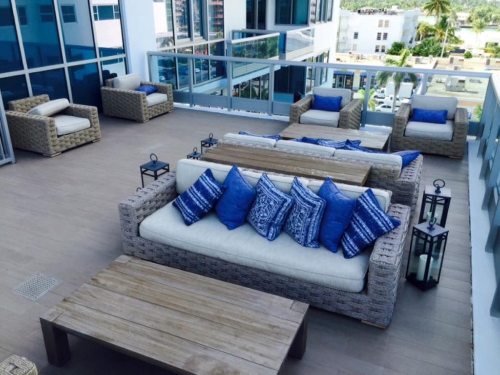 CuddlyNest's tweet photo. The stars at night are big and bright deep in the heart of Miami Beach!  
Book this modern holiday apartment for 3 guests in Miami Beach.
https://t.co/6YT5cHyKYu https://t.co/SLCo5IY0uJ