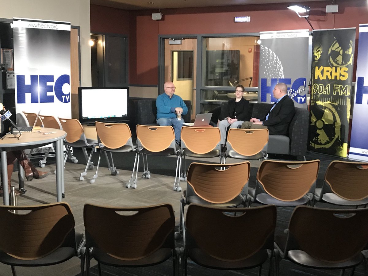 gmlpstl's tweet image. Getting ready for Media Literacy in a social media age #mlw2017 #medialir