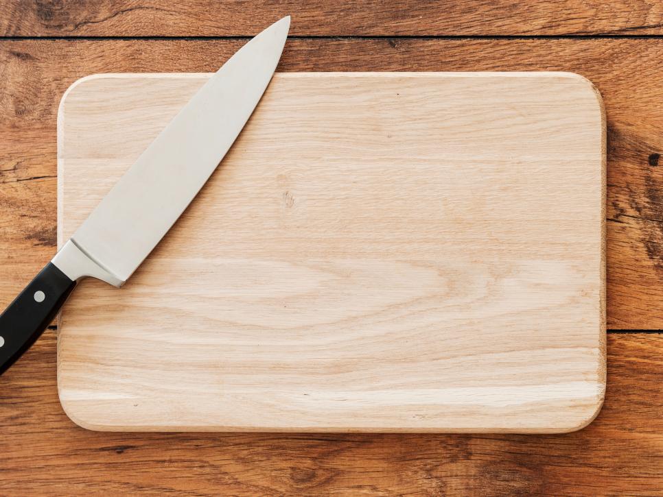AlackCulinary's tweet photo. Did you know that wood cutting boards harbor less bacteria than plastic boards? Studies show wooden cutting boards kill bacteria that survive well on plastic boards. Wood is also less likely to grove from your knife edge as well. Stop into our showrooms to pick up one today. https://t.co/mlmBu12hsE