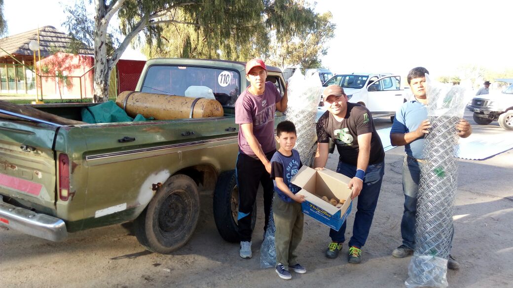 AmbienteSanLuis's tweet photo. MÁS SUEÑOS PRODUCTIVOS CUMPLIDOS
A dos meses de iniciado el Plan de Fomento Productivo Rural, cerca de 700 familias de toda la provincia ya recibieron sus kits que les permitirán elevar sus índices productivos y mejorar su calidad de vida.
#Campo #Producción #SanLuis https://t.co/gcgXMpvNPG