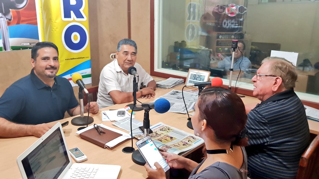 Participamos en esta mañana del #InformativoMatinal en <a href="/RadioCRO/">Radio CRO Machala</a> 
Gracias por sus mensajes y saludos de cumpleaños.
Vamos a celebrarlo como nos gusta a los orenses, trabajando.